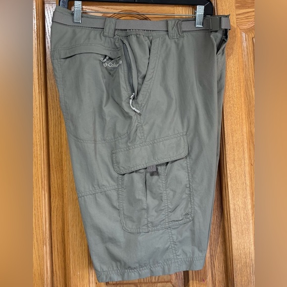 Columbia Titanium Omni-Dry Khaki Green Waterproof Hiking/Trail Cargo Shorts M - Picture 5 of 10